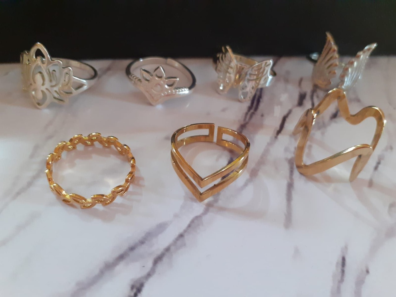 foto de anillos de acero blanco